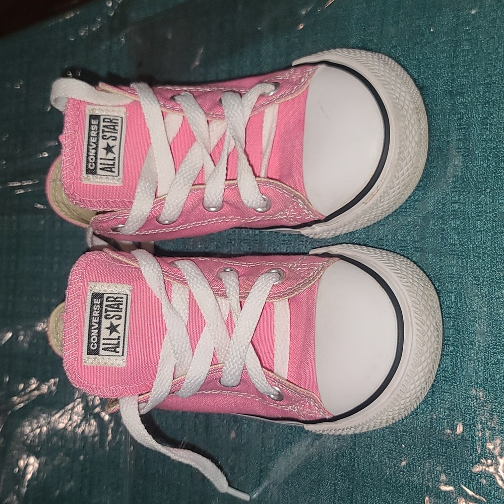 Pink low top converse
